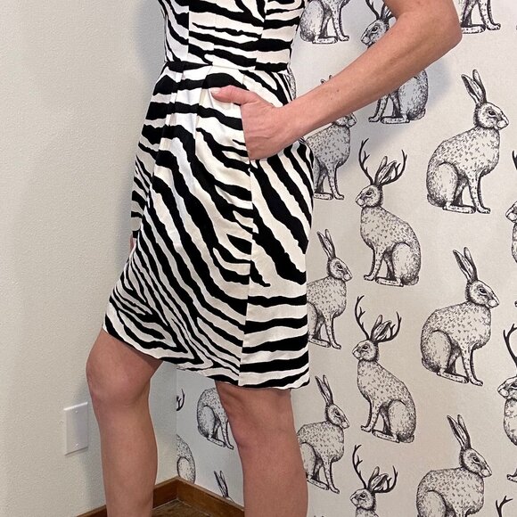 NWOT Women's Express Strapless Mini Dress with Pockets Zebra Print Sz6 - Picture 3 of 10